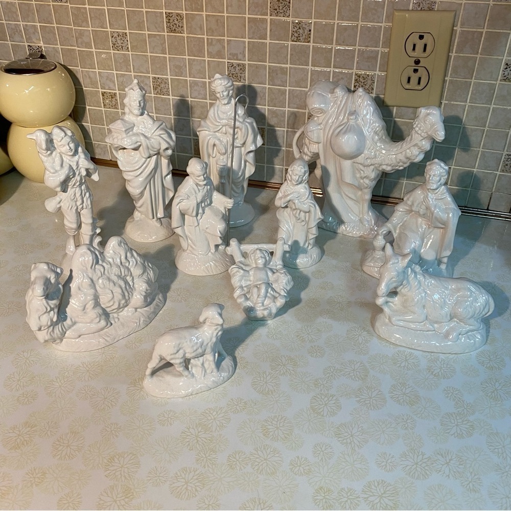 Vintage Atlantic Mold Nativity Scene white glazed minimalist design